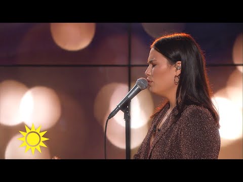 Molly Hammar sjunger Blossom - Nyhetsmorgon (TV4)