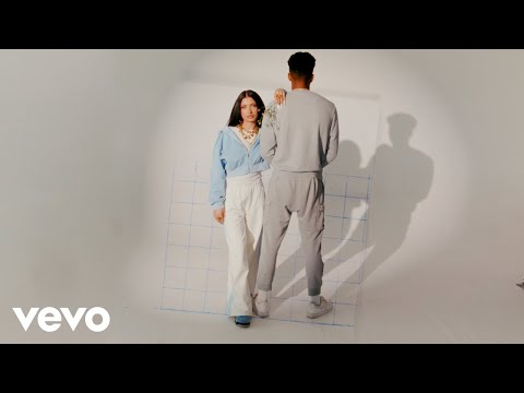 Video thumbnail for Kiss And Fly