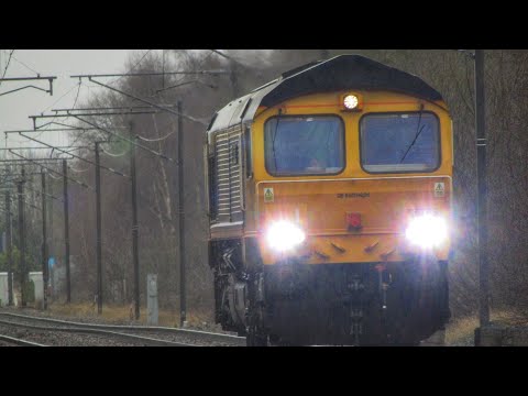 66705 passing Castle Hills - 0S14 Doncaster Down Decoy Gbrf - Millerhill S.S.