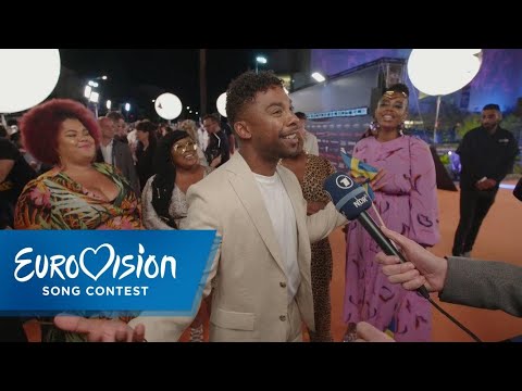 ESC 2019: John Lundvik aus Schweden auf dem Orange Carpet | Eurovision Song Contest | NDR