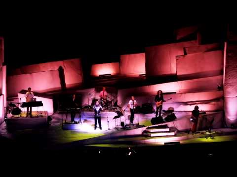 הדג נחש ותזמורת המהפכה - שיר נחמה (חי באופרה)