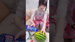【斗罗大陆】发现西瓜的新吃法#唐三#小舞 #唐舞桐 #印度#鱿鱼游戏