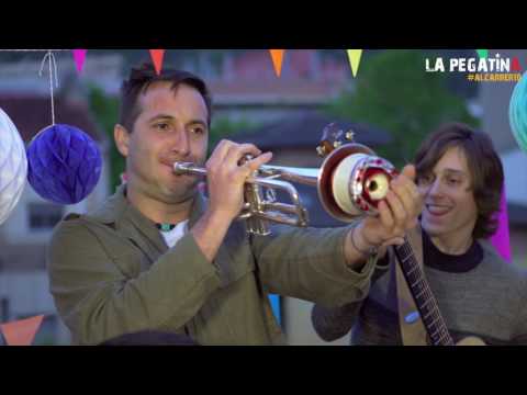 La Pegatina & Carlos Sadness - #ALCARRER10 ("Cómo explicarte?")