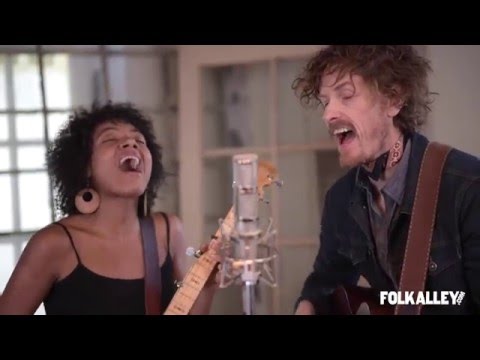 Folk Alley Sessions: Birds of Chicago - "Real Midnight"