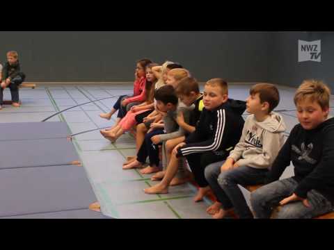 Dötlingen: Judo-Trainer besucht Grundschule