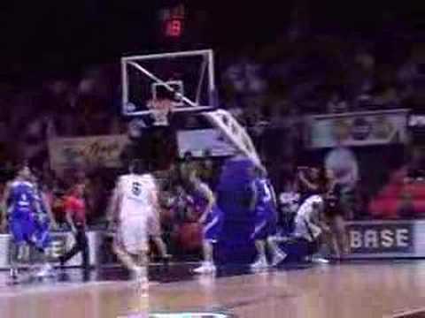 12 13-11-07 Ulebgame BCO-Dynamo Moscow - Gemeten assist van