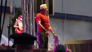 Aaron Tippin performing  Big boy Toys live in Kingsport Tennessee On May 17, 2019    tl