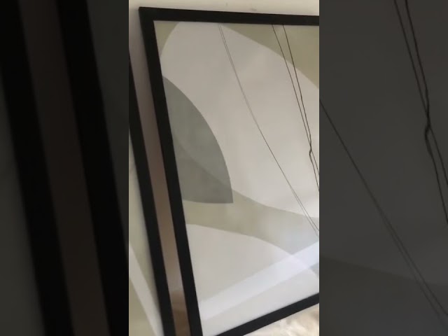 Vídeo relacionado con WINUSD Arte de pared abstracto grande de metal negro de 23 pulgadas, 3 piezas minimalistas modernas de una sola línea, esculturas de pared con diseño hueco texturizado 3D, obra de arte de metal para