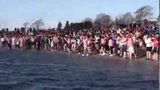 preview picture of video '2014 Polar Plunge at Ft Phoenix , Fairhaven, MA'