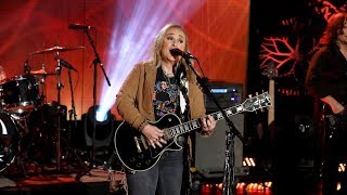 Melissa Etheridge&#39;s Performance Got the Crowd &#39;Shaking&#39;