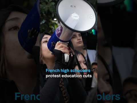 School students in France protest against deteriorating classroom conditions | DW News