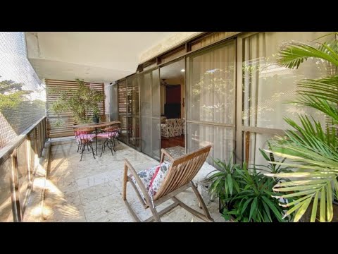 W04.226 - Apartamento com varanda no coração de Ipanema