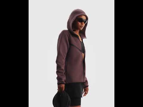 Urmăriți videoclipul