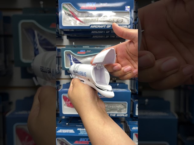 Vídeo relacionado con Herpa Snap-Fit avión en Miniatura Airbus Industries BelugaXL - XL#6 - F-GXLO XL#6", Miniatura a Escala 1:200, Pieza de colección, Modelo con Base, plástico
