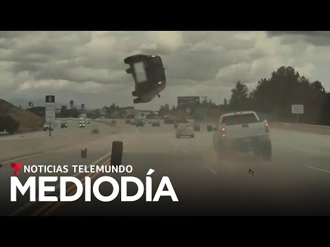 Auto termina volcado sobre carretera de Los Ángeles | Noticias Telemundo