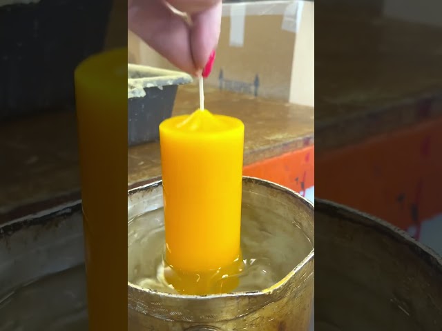 Vídeo relacionado con Aromasenses.- Velas artesanales Hechas a Mano - Velón de Sal Ruda y Laurel (5,5 cm x 15 cm) Protección y Limpieza - Ahuyenta la Mala Suerte