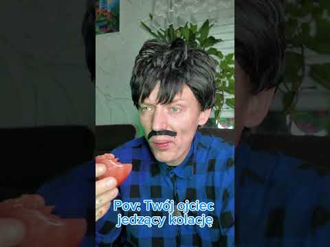 Tata głosno je 😂🤣🤣