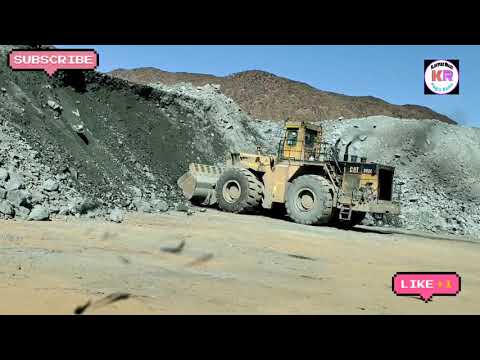 Wheel loader cat 992C  one of the biggest loader in the world.loaders ma sab sy bara loader