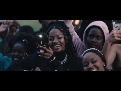 Max Junior x Yeezir & Chakie - Johnny Official video