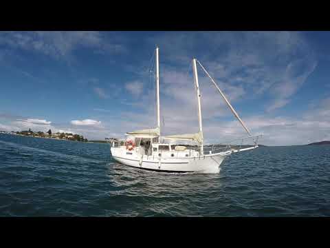 Roberts 33 Schooner Cruising Yacht - Walkthrough