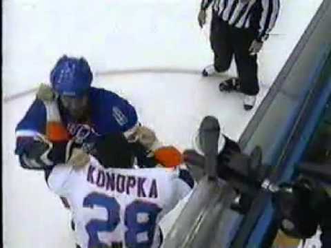 Brandon Prust vs Zenon Konopka, Round 1 Oct 11, 2010