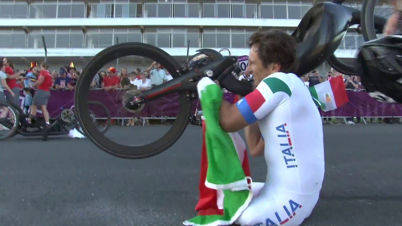Alex Zanardi | Memorable Paralympic Moments thumnail