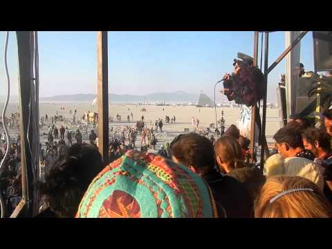 Jonny White with Scarlett Etienne on vocals live on Robot Heart