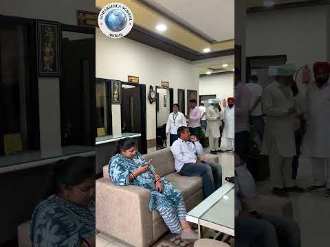 आधारशिला में एडमिशन का तूफान — सुबह से दोपहर तक उमड़ रही पेरेंट्स की भीड़