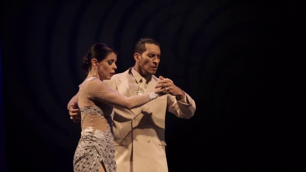 Jonatan Baez & Julia Gorin. MAQUILLAJE - FERNANDEZ FIERRO - CHINO LABORDE