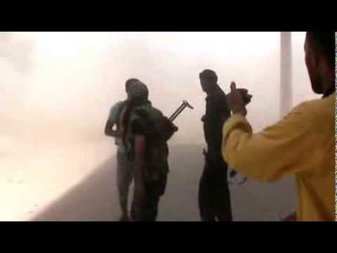 سقوط قذائف مدفعية قرب مواقع مقاتلي لواء الخضراء في حي خسارات في مدينة دير الزور