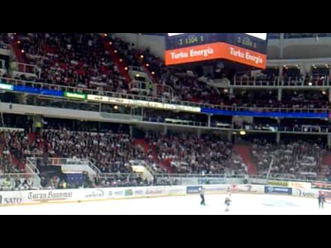 Yleisöaalto Turkuhallissa, TPS-HPK 24.4.2010, 2. SM-liigan finaaliottelu