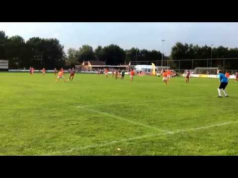 VVI-Zouaven: speciaal voor de grensrechter die zo verontwaardigd was dat de scheids een corner gaf.