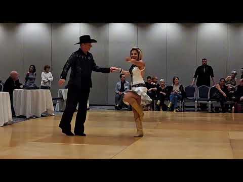 “Swing Dance Showdown: 2 Couples Battle for the Win!”