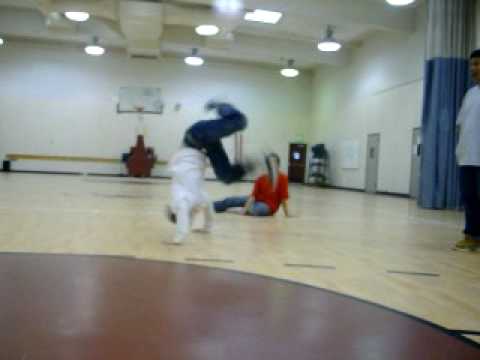 B-Boy Evolon(UnderCoverBreakDance Crew) vs B-Boy Side Effect(Flawless Crew)