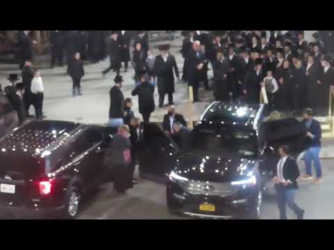 State Senator Chuck Schumer arriving to New Square for the Shava Brochos of the Rebbe's grandson.