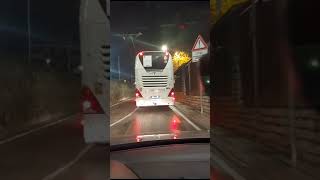 avellino-bus-con-il-portellone-dei-bagagli-aperto-l-autista-non-se-ne-accorge