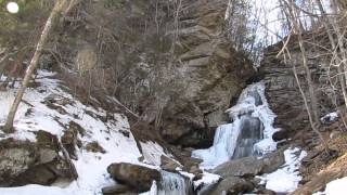 preview picture of video 'Buttermilk Falls in March'