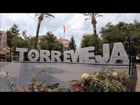 Torrevieja, Costa Blanca, Spain 🎄 Walking Tour from Center of Torrevieja to the Promenade 🎄🇪🇸