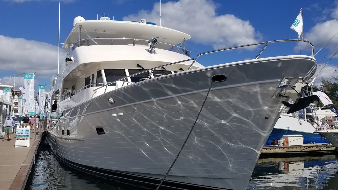 880 Outer Reef Motoryacht at the 2018 Fort Lauderdale Boat Show