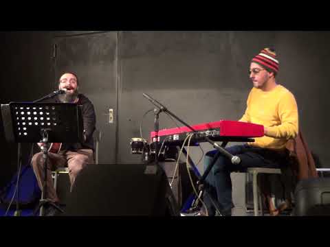 LEGNANO(MI), 14 NOVEMBRE 2021 - VOLPI SENZA TANA CANTANO CANZONE DI LUCIO DALLA - PER CIRCOLONE