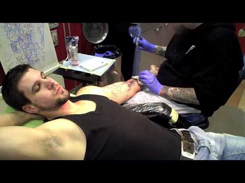 Rinto tattooing Wouter from Murder Manifest