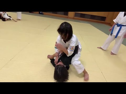 女子柔術スパーリング