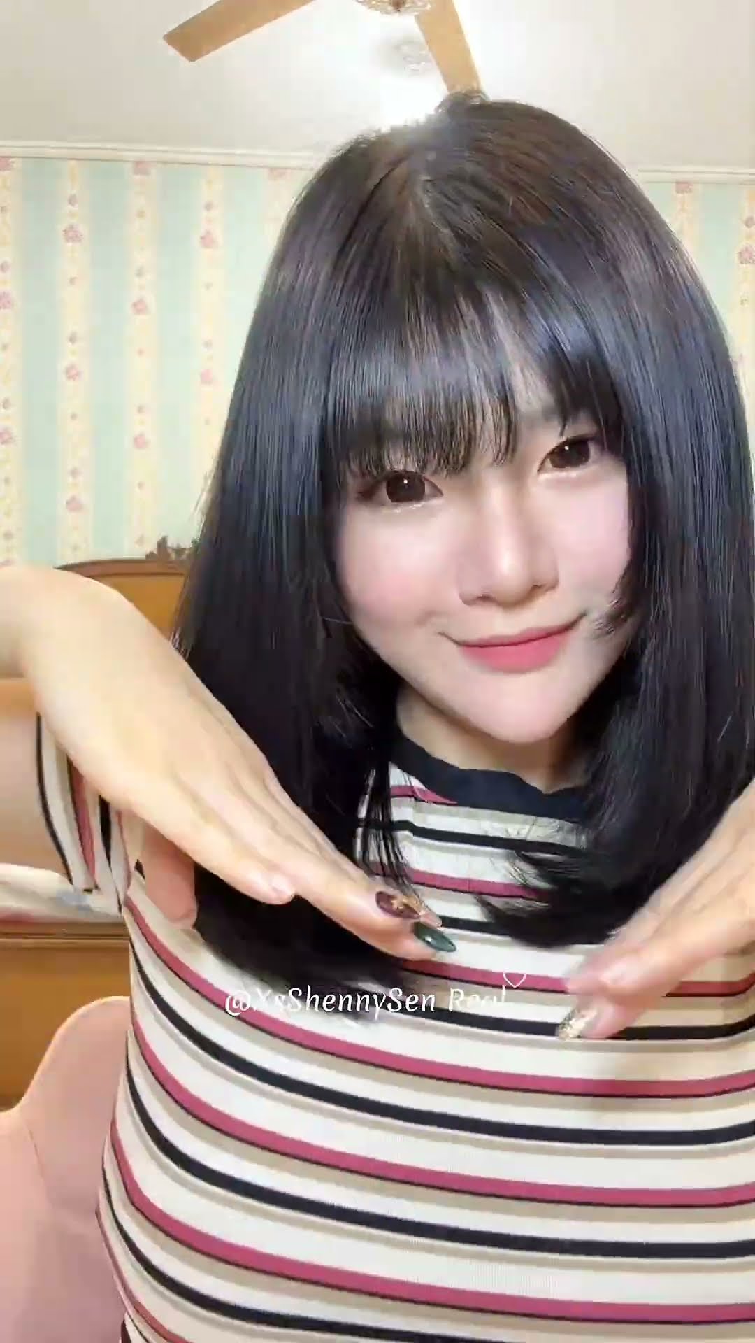 Mau tampil cantik ala Shenny? Yuk, coba tutorial makeup ini! ✨💄