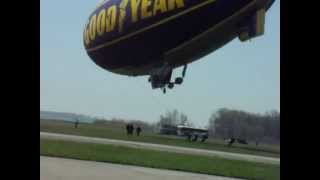 preview picture of video 'Goodyear Blimp landing Grosse Ile'