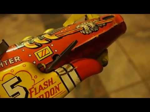 1939 Marx Flash Gordon Rocket Fighter Tin Toy Wind up - Close up