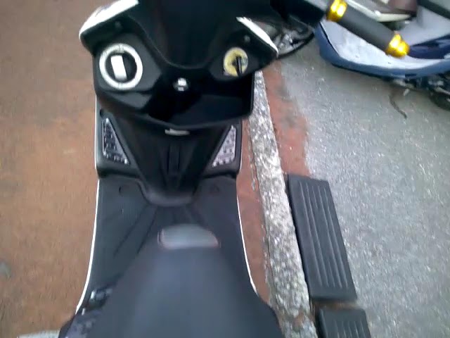 シグナスX SR/ヤマハ SE44J 後期モデル カスタムマフラー付き ホワイト