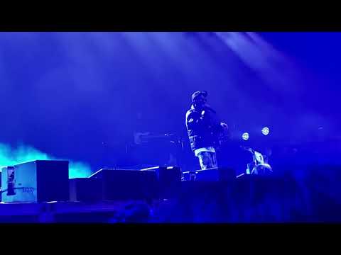 D block live at the 02