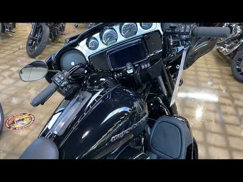 2022 Harley-Davidson<sup>®</sup> Ultra Limited Vivid Black