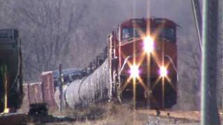 preview picture of video 'Railfanning with Youtube user x1sspic - CN 368 past Gananoque Station.'
