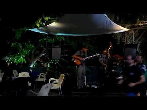 Favela - Tom Jobim  a Trio